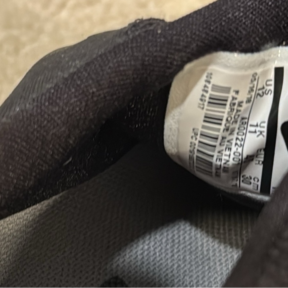 Waterproof Nike Black and White Athletic Shoes - Picture 6 of 6